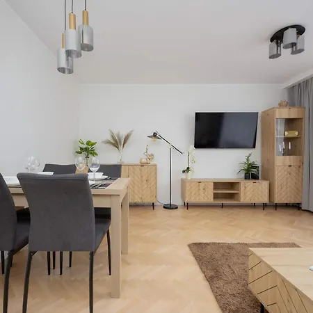 Goplanska Stylish With Balcony By Renters Apartament *